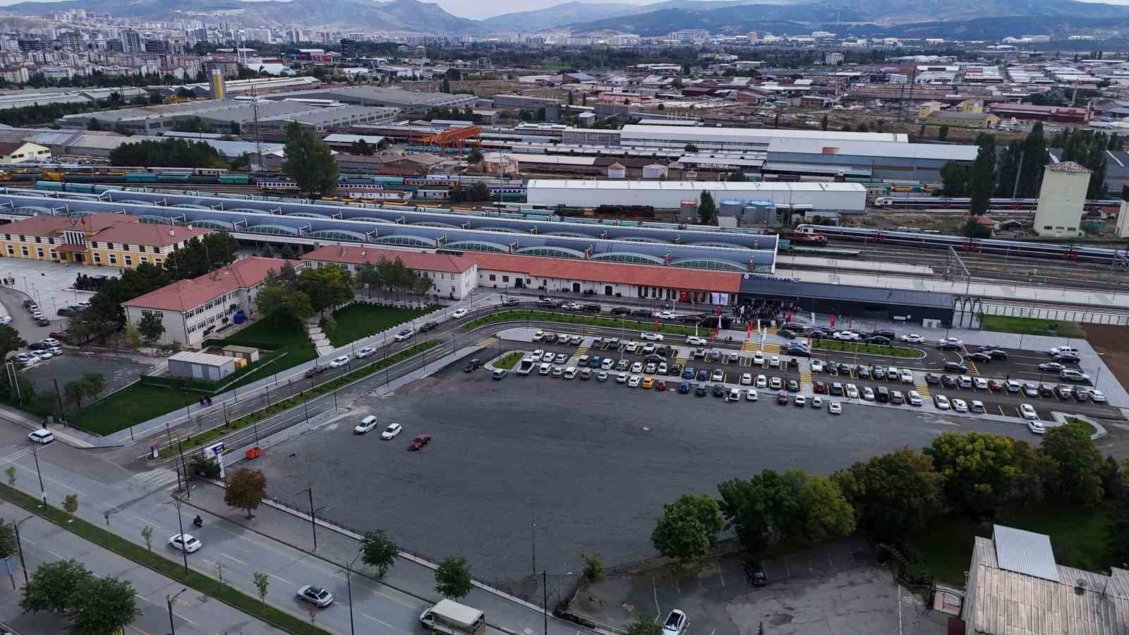 Sivas’ta yeni gar binası törenle hizmete açıldı