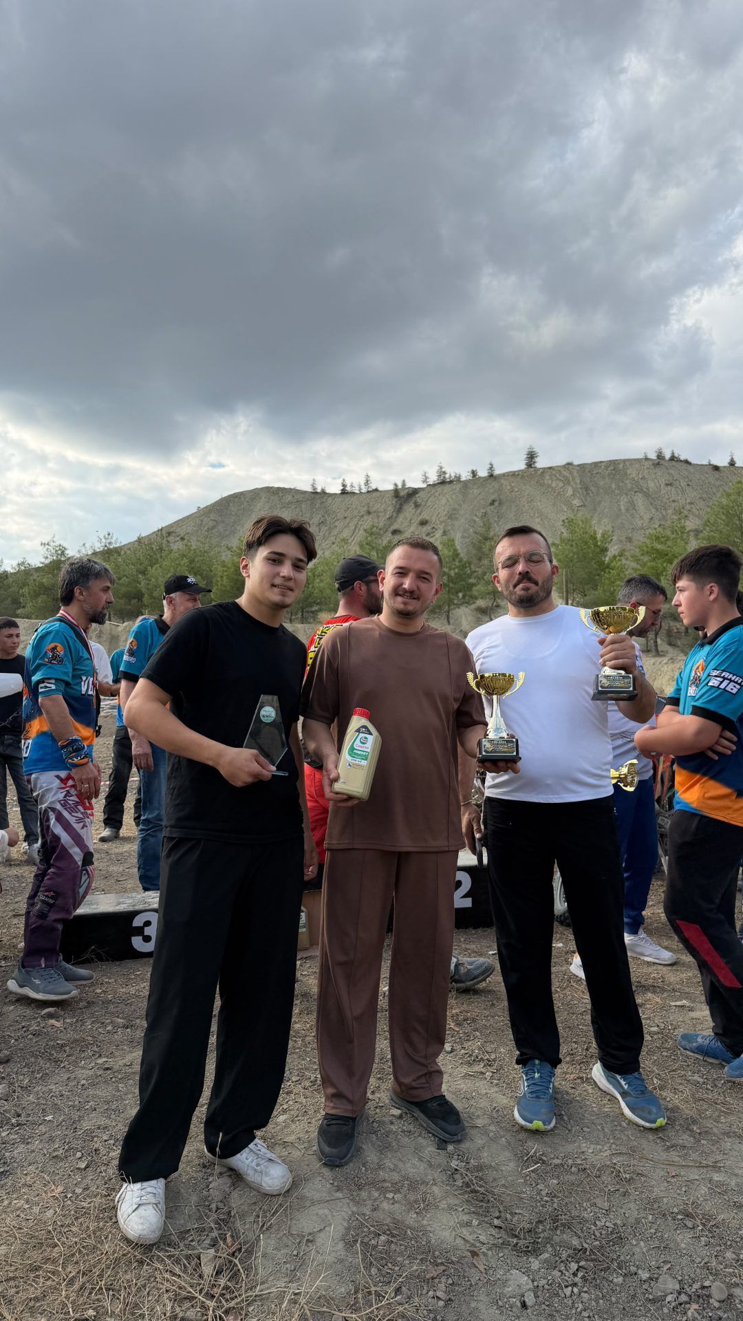 Sivaslı Motorcular Çorum’dan Üç Kupayla Dönüyor