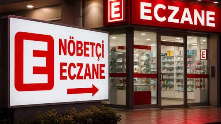 Vitrininde kırmızı E harfi bulunan eczanenin önünde, nöbetçi eczaneyi gösteren yön tabelası duruyor.