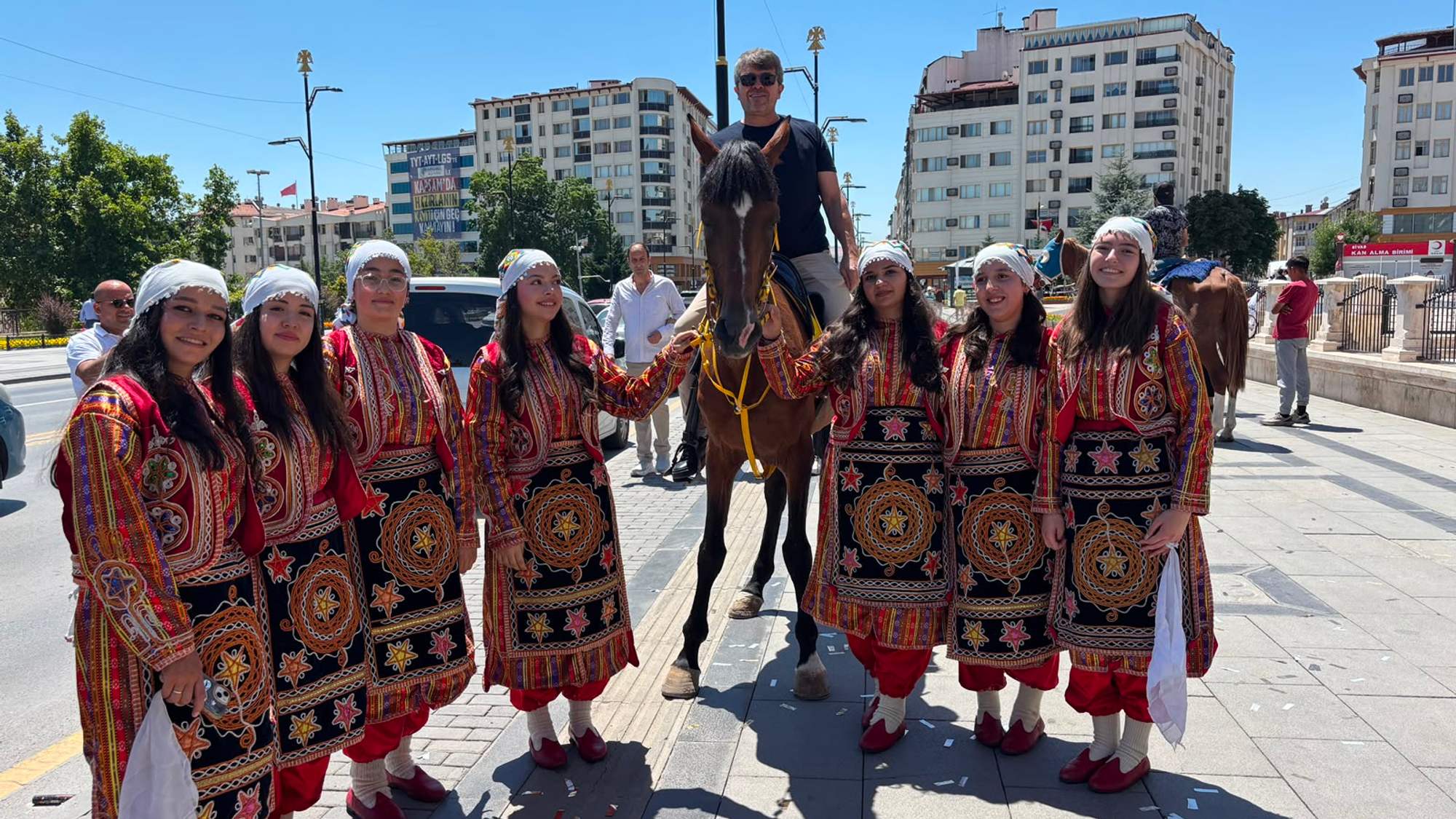 Cumhuriyet Kentinde Coşkulu Buluşma!