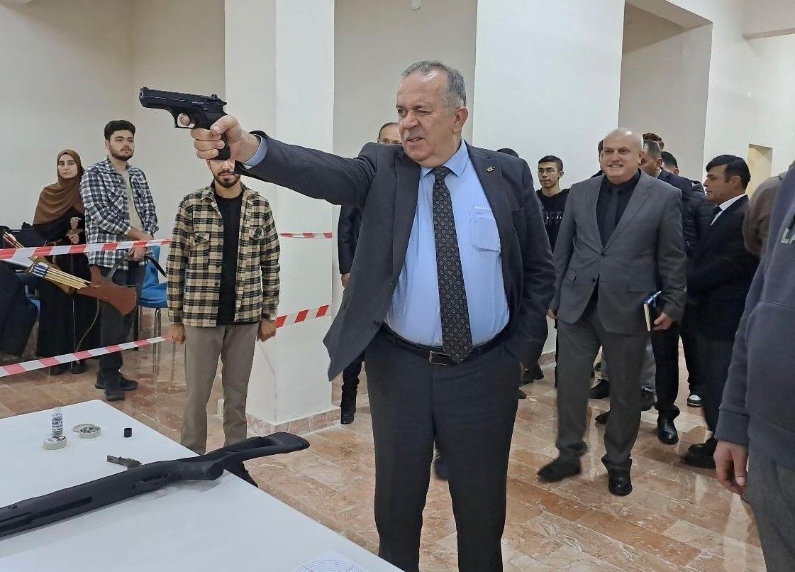 Rektör Turabi'den Yusuf Dikeç pozu!