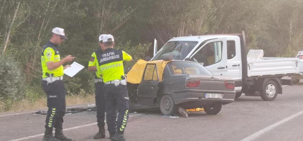 Sivas'ta Feci Kaza! Kamyonet ile Otomobil Çarpıştı: 1 Kişi Hayatını Kaybetti