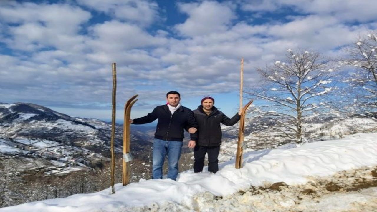 Ağasarlı gençler kendi yaptıkları kayaklarla kayıyor - Birlik Haber Ajansı