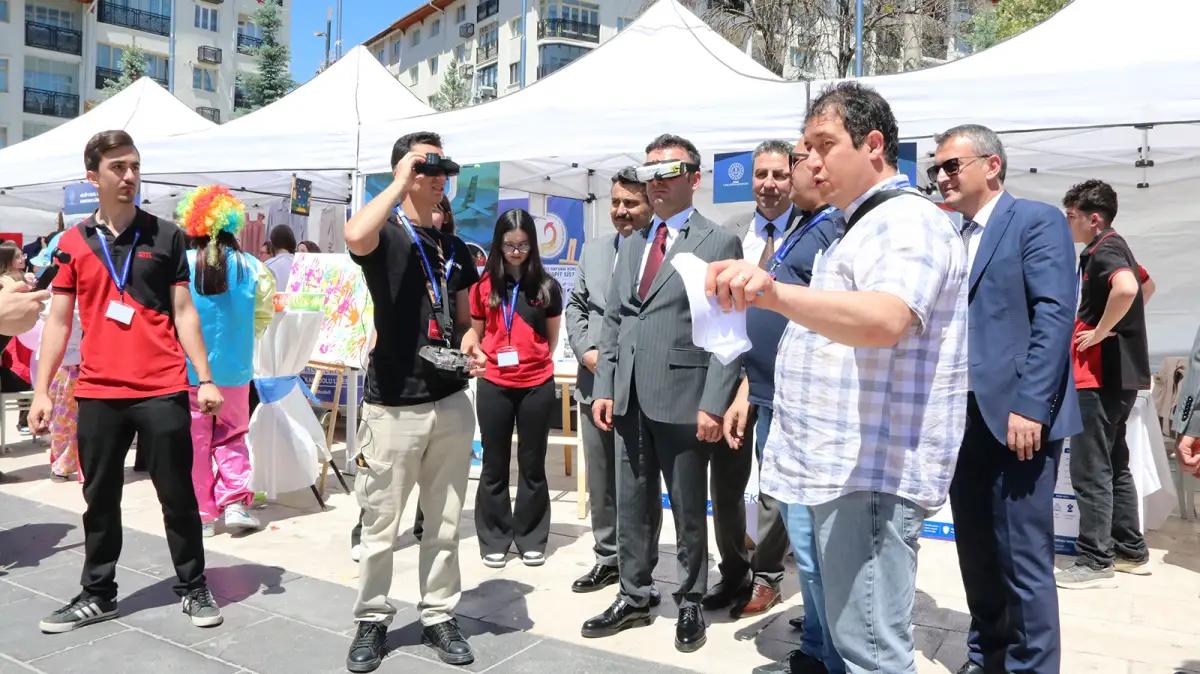Sivas’ta Mesleki Eğitim Rüzgârı: Öğrencilerin Projeleri ve Üretimleri Büyük İlgi Gördü