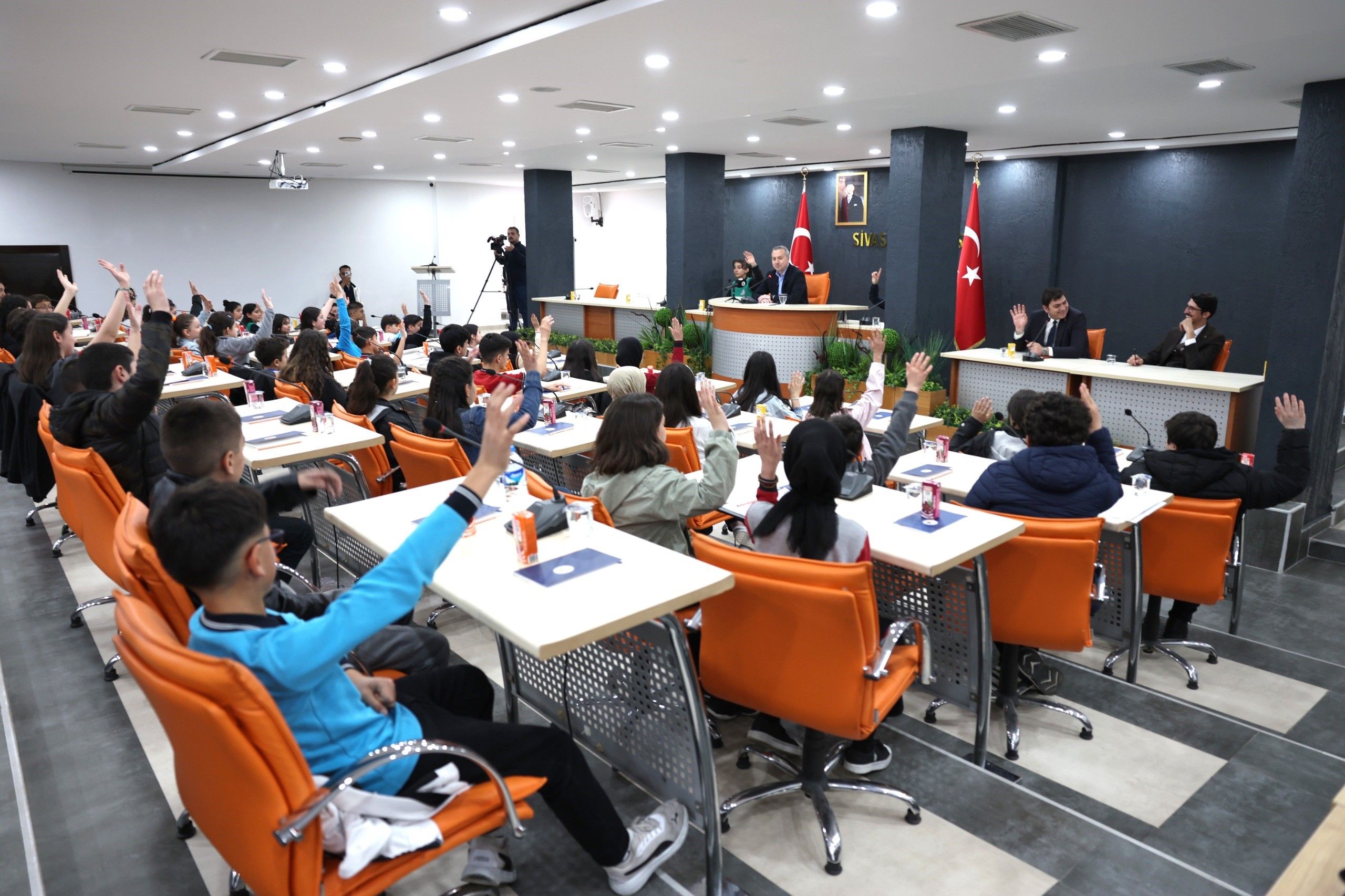 Sivas'ta Belediye Meclis Üyeleri Çocuklar Oldu: 23 Nisan’da Anlamlı Etkinlik