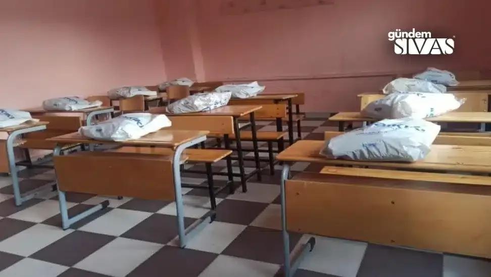 Öğrencilere Kıyafet Desteği Yapılıyor