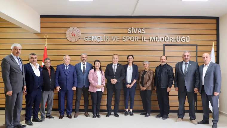 Sivas Muhtarlarından Gençlik ve Spor İl Müdürü Şahin Ertem'e Ziyaret