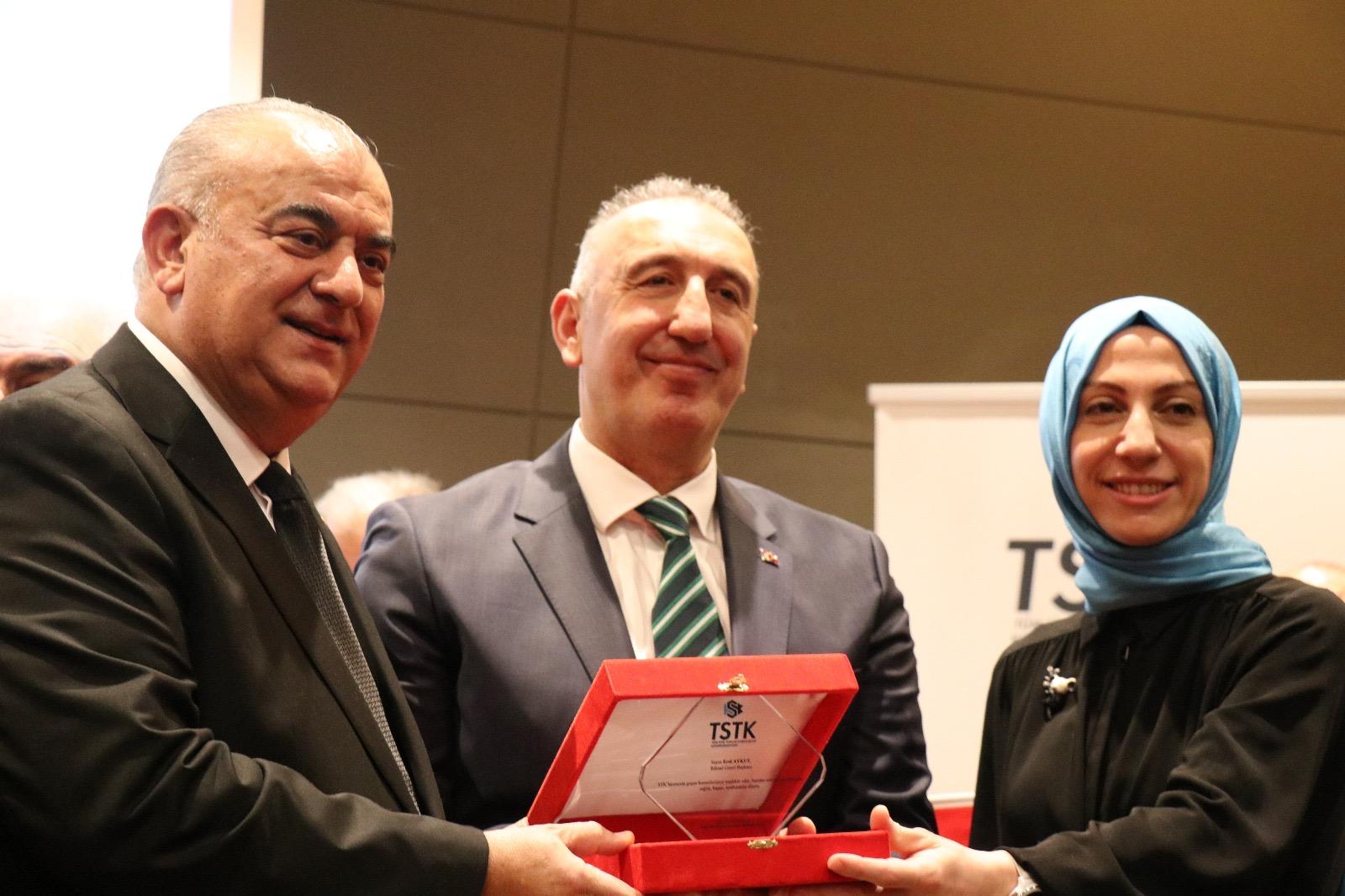TSTK’da görev değişimi: Cevdet Akay TSTK genel başkanlığını Hakan Gültekin’e devretti - Birlik Haber Ajansı