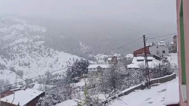Sivas'ta Kar Yağışı Başladı: Koyulhisar ve Yüksek Kesimler Beyaza Büründü