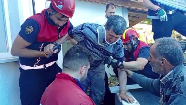 Sivas'ta Sağır ve Dilsiz Adam Su Kuyusundan İtfaiye Ekipleriyle Kurtarıldı