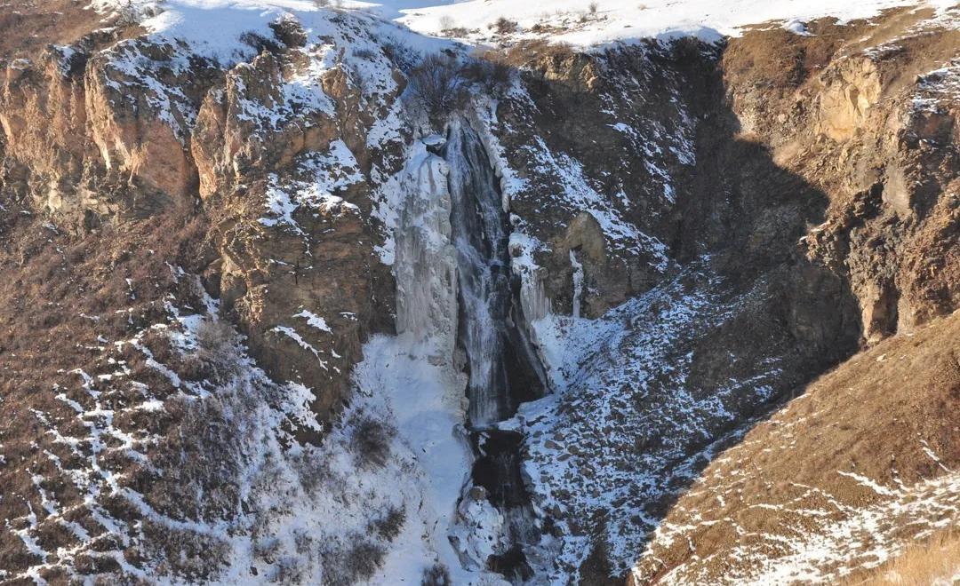 Kars Susuz Şelalesi, soğuklardan nasibini aldı - Birlik Haber Ajansı