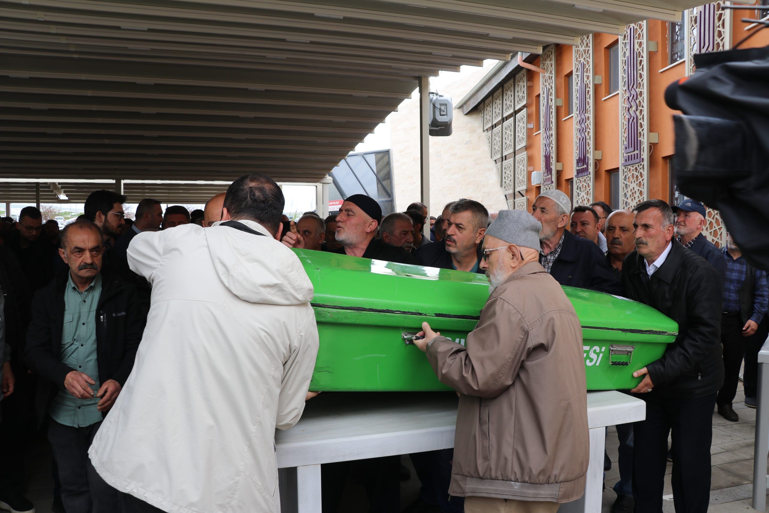 Metrobüs Kazasında Hayatını Kaybeden Ebru Heper Sivas’ta Toprağa Verildi