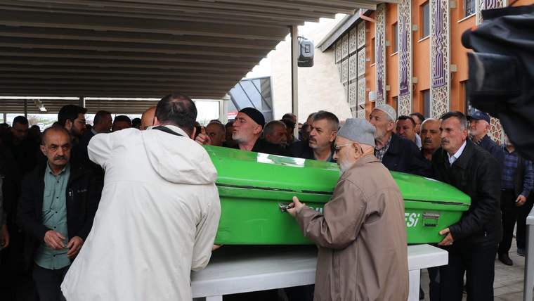 Metrobüs Kazasında Hayatını Kaybeden Ebru Heper Sivas’ta Toprağa Verildi
