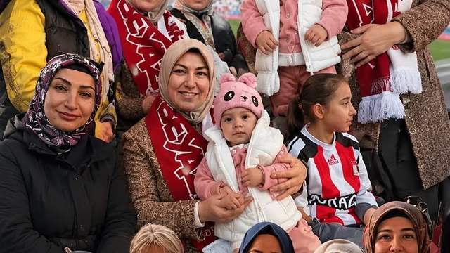 Rukiye Toy’dan Sivasspor’a Anlamlı Destek!