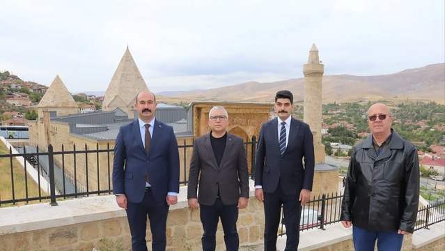 Sivas Valisi Yılmaz Şimşek: UNESCO Mirası Divriği Ulu Camii ve Darüşşifası'nı yerinde inceledi