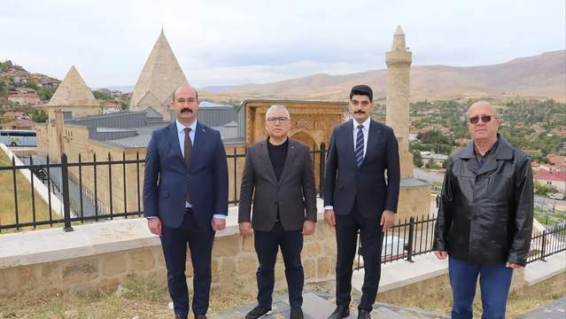 Sivas Valisi Yılmaz Şimşek: UNESCO Mirası Divriği Ulu Camii ve Darüşşifası'nı yerinde inceledi