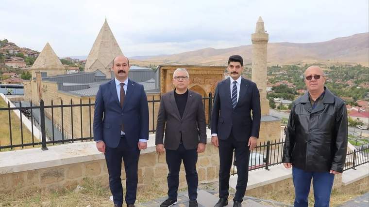 Sivas Valisi Yılmaz Şimşek: UNESCO Mirası Divriği Ulu Camii ve Darüşşifası'nı yerinde inceledi