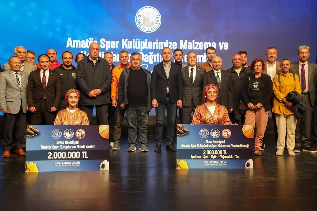 Sivas'ta Amatör Spor Haftası'nda Kulüplere Malzeme ve Nakdi Yardım Desteği