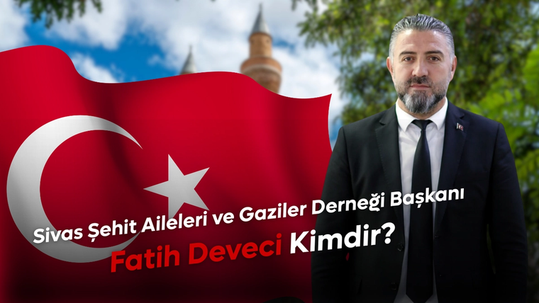 Arka planda Türk bayrağı ve cami, ön planda bir kişi resmi duruyor.