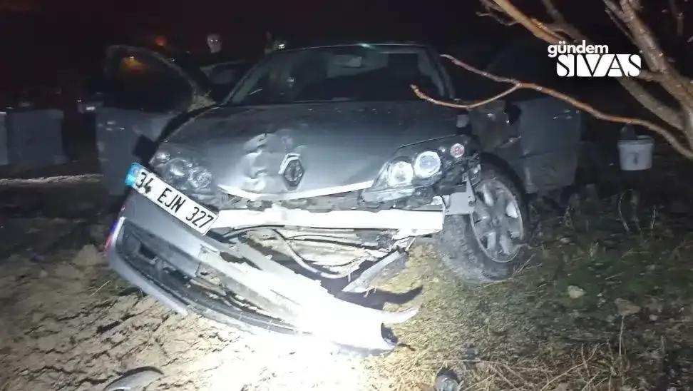 Kaygan Yolda Araba Kontrolden Çıktı