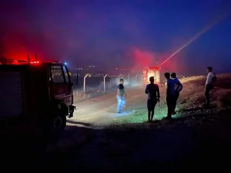 Adana'da düğünde atılan havai fişek okulda yangın çıkardı
