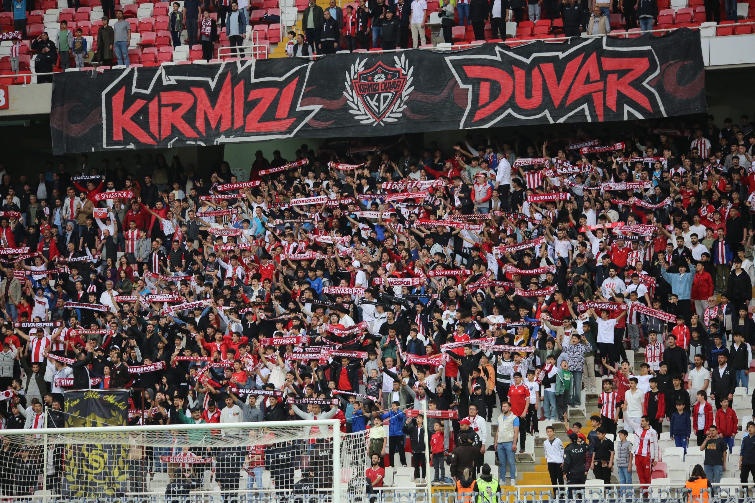 20 Bin Kişi Tribünleri Doldurdu: Sivassporlu Taraftarlardan Bodrum FK Maçına Büyük İlgi