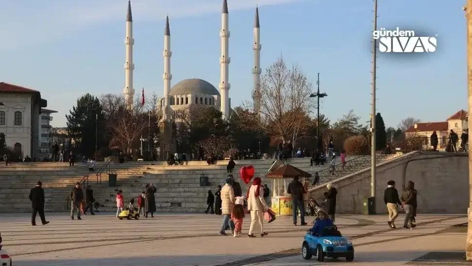 Kışın Ayazı Yok, Baharın Esintisi Var