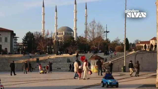 Kışın Ayazı Yok, Baharın Esintisi Var