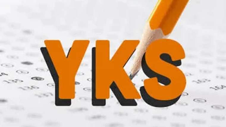 YKS harfleri, bir sınav kağıdının üzerinde yer alıyor ve bir kurşun kalemle işaretleniyor.