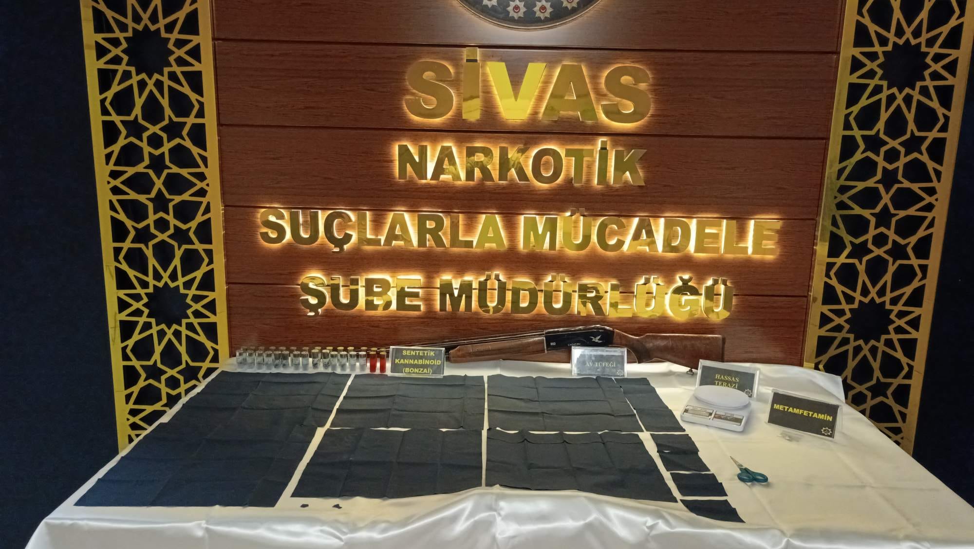 Sivas'ta Uyuşturucu Operasyonu: 11 Kişi Yakalandı, 3'ü Tutuklandı