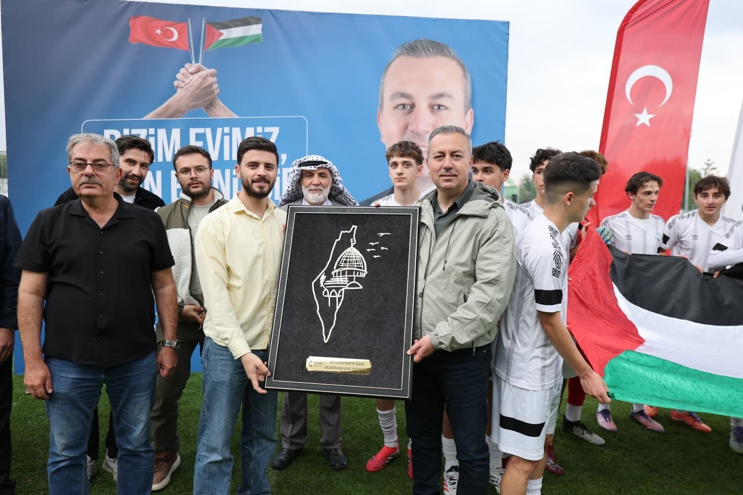 2-2: Sivas’ta Türk ve Filistinli futbolcular dostlukta buluştu
