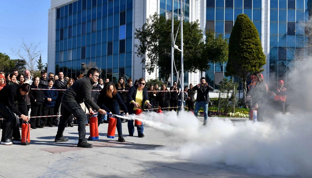 Antalya Muratpaşa Belediyesi'nde yangın tatbikatı - Birlik Haber Ajansı