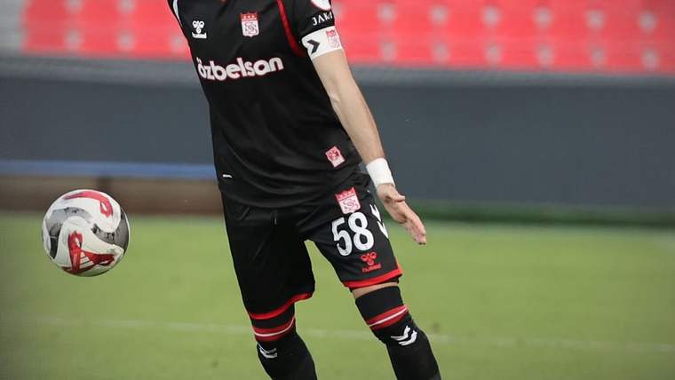 Sivasspor, İstanbul'da İlk 45 Dakikayı Tamamladı