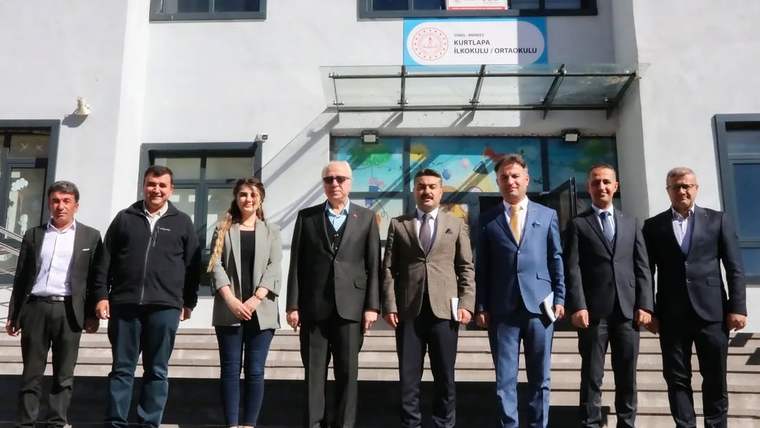 Sivas'ta Eğitim Yöneticilerinden Kurtlapa İlkokul Ortaokuluna Ziyaret