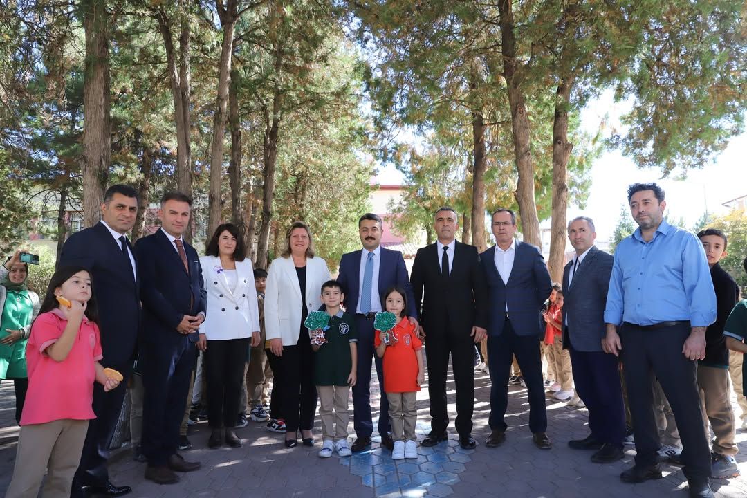 Sivas Milli Eğitim Müdürü Fatih Erdoğan, Fevzipaşa İlkokulu'nu Ziyaret Etti