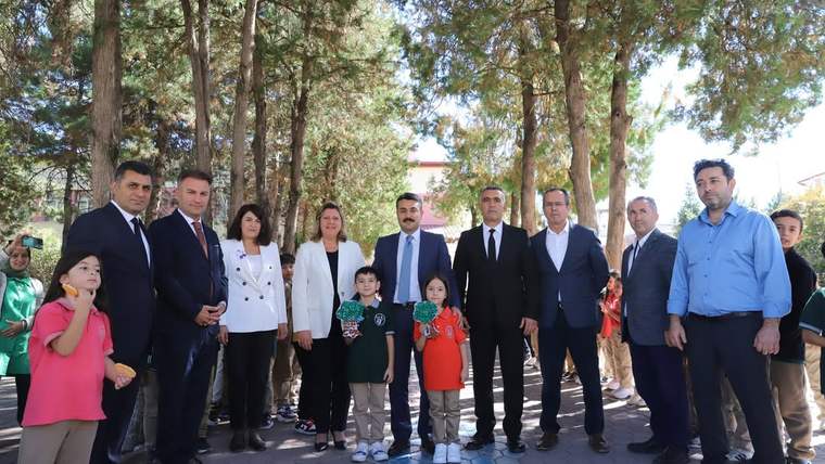 Sivas Milli Eğitim Müdürü Fatih Erdoğan, Fevzipaşa İlkokulu'nu Ziyaret Etti