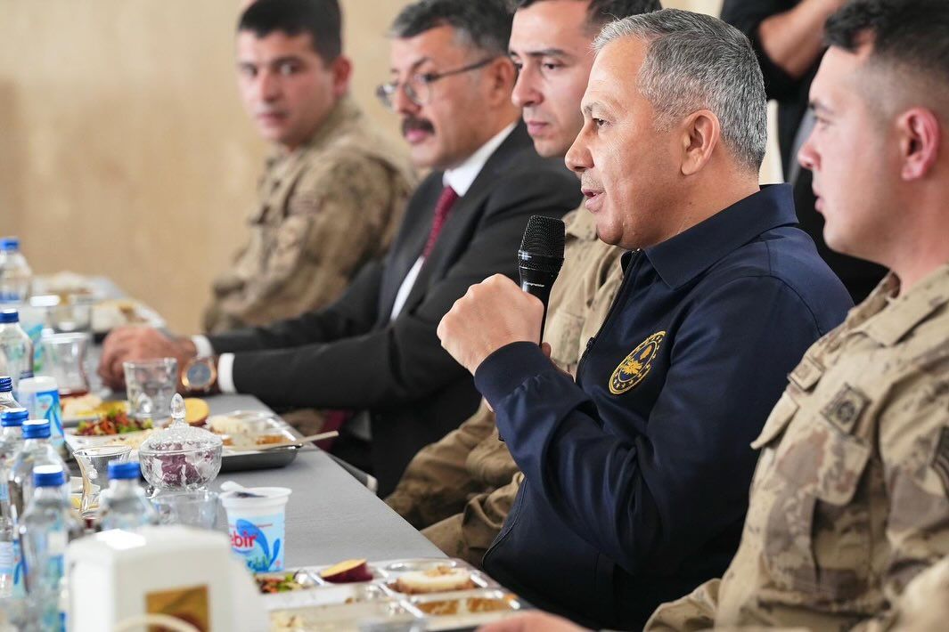 Hakkari Yüksekova'da Hudut Nöbetindeki Kahraman Jandarmalar Ziyaret Edildi