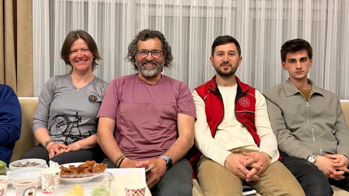 Bisikletle Dünya Turu Yapan İspanyol Çiftin Duygulandıran Hikâyesi