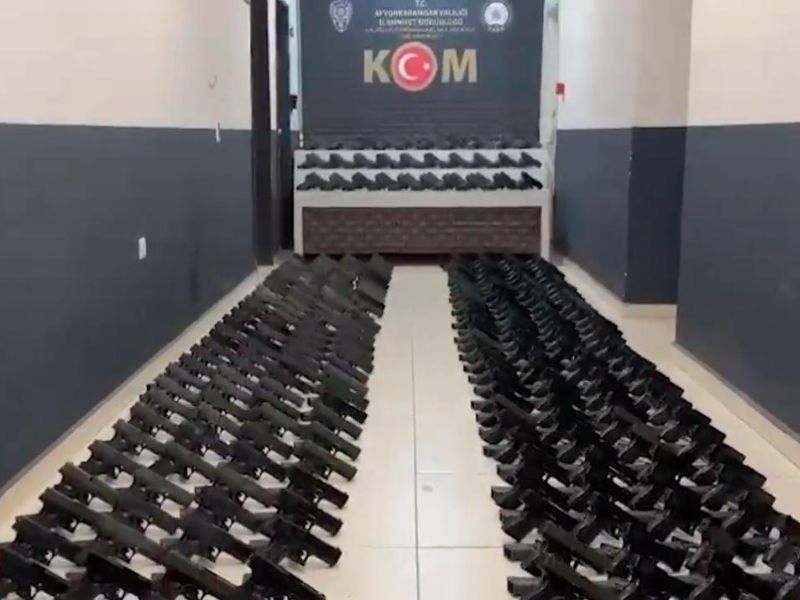 Afyonkarahisar’da 3.450 tabanca gövdesi ele geçirildi - Birlik Haber Ajansı