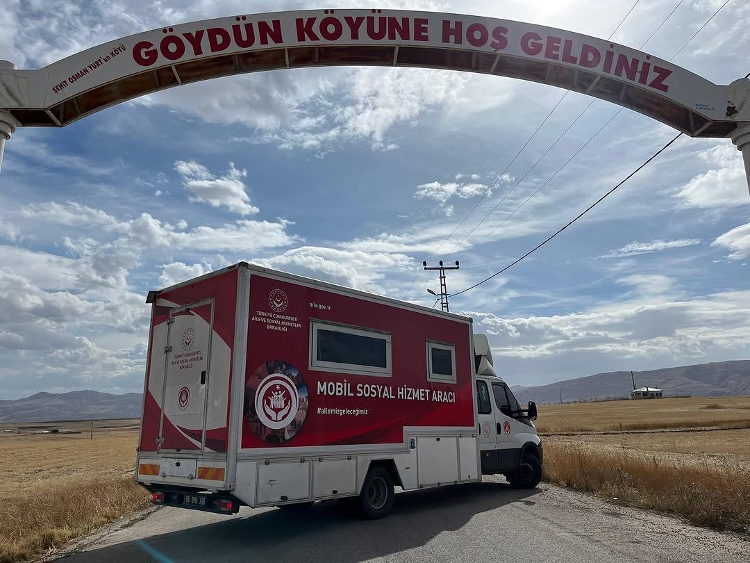Sivas'ta Mobil Sosyal Hizmet Aracı Hafik ve Köylerinde Hizmet Verdi