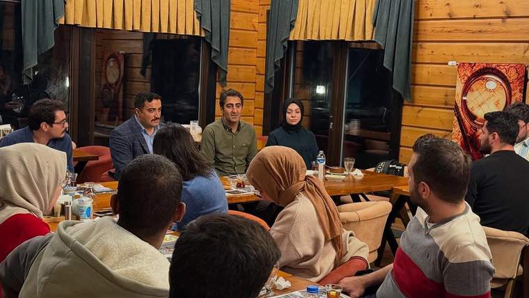 Sarıkamış Kaymakamı Aslantatar ve Belediye Başkanı Kılıç sağlıkçılarla iftarda buluştu - Birlik Haber Ajansı