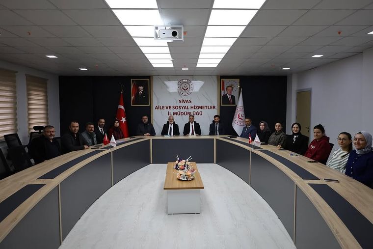 Sivas Aile ve Sosyal Hizmetler İl Müdürlüğü Personeline Başarı Belgeleri Takdim Edildi