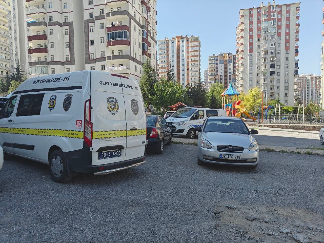 Dehşet! Bina Görevlisi Defalarca Bıçaklandı
