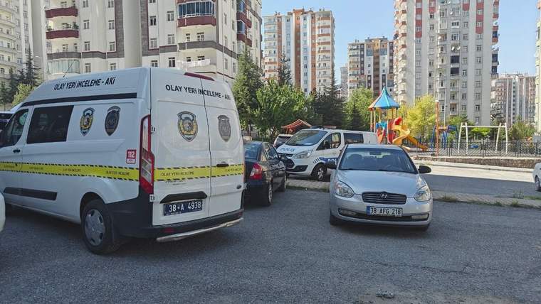 Dehşet! Bina Görevlisi Defalarca Bıçaklandı