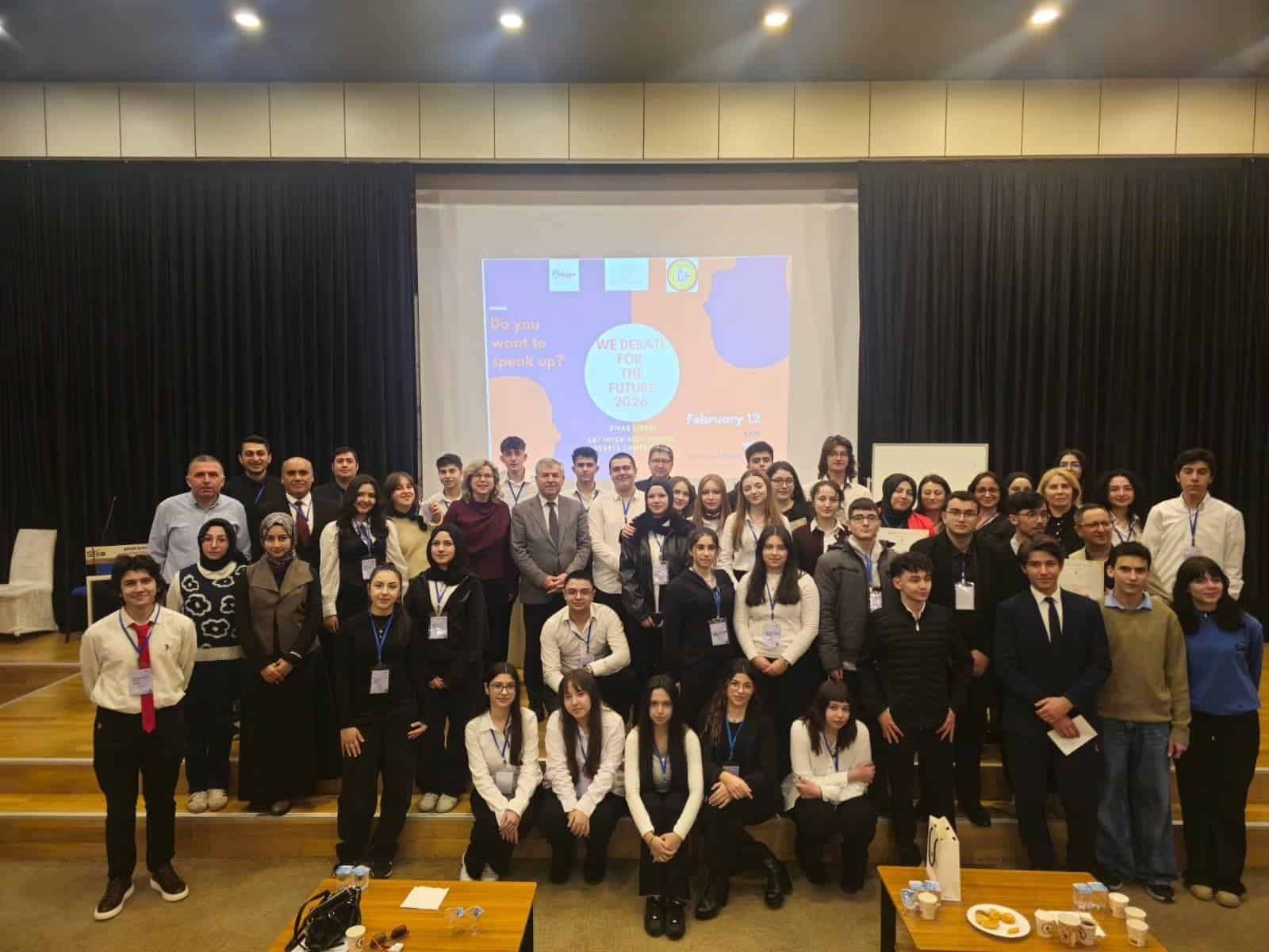 Sivas’ta Liseler Arası İngilizce Münazara Heyecanı: “We Debate for the Future 2026” Gençleri Geleceğe Taşıdı