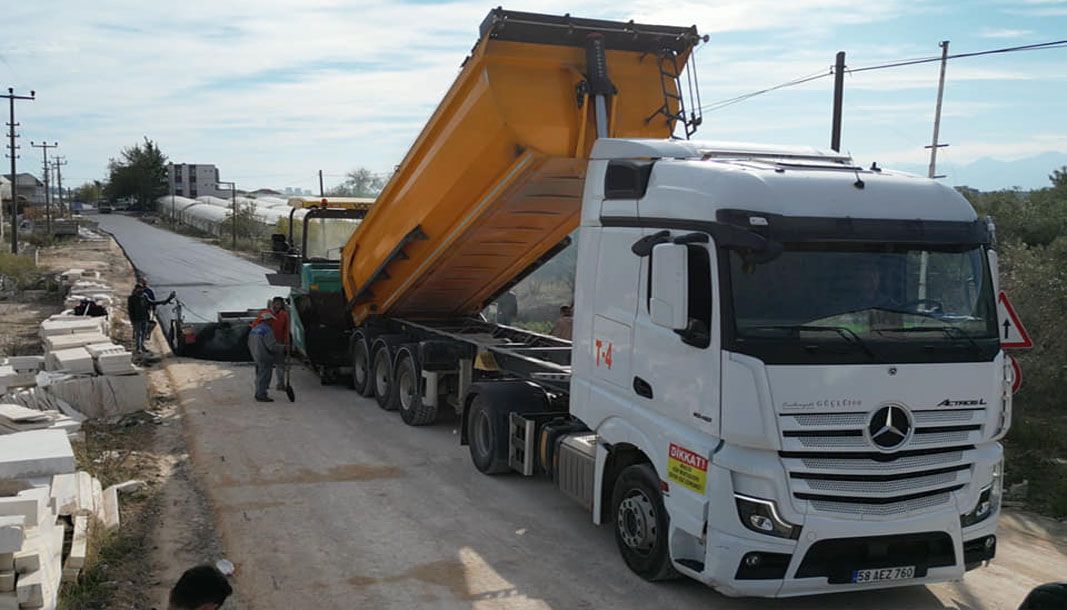 Aksu'da asfalt çalışmaları son sürat