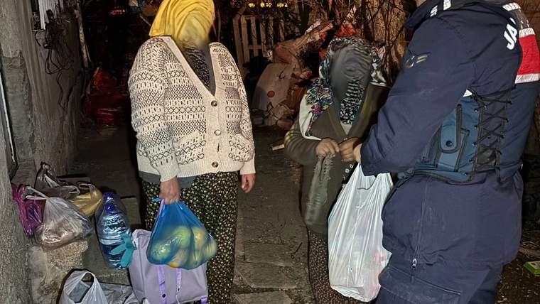 Çay'da Jandarmanın toplum destekli çalışması gönülleri ısıttı - Birlik Haber Ajansı