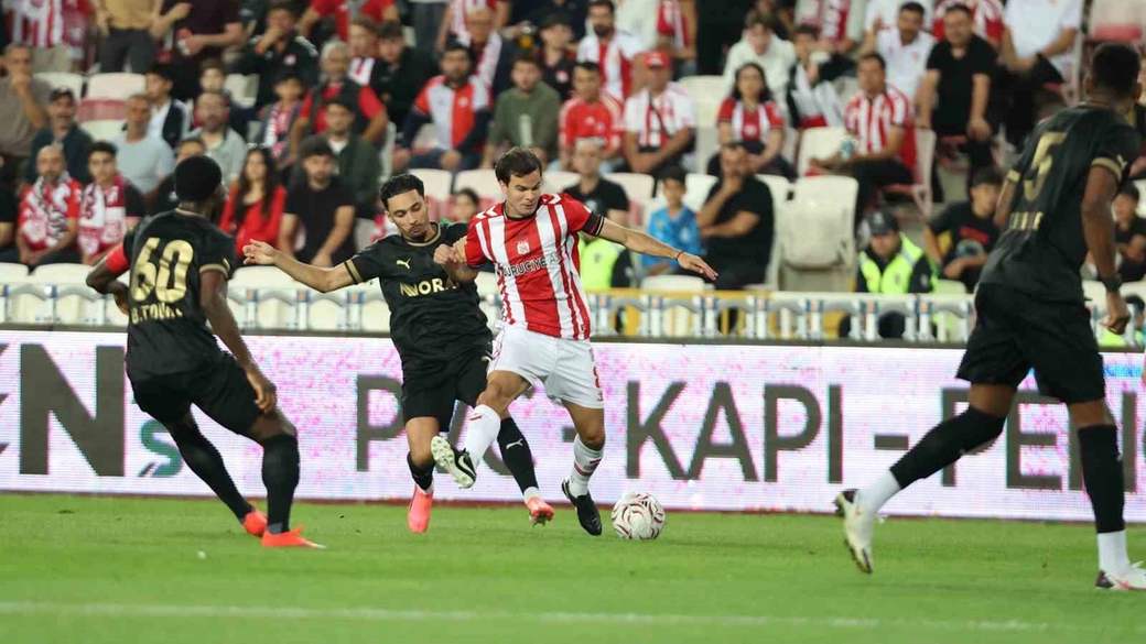 “iki kez öne geçmesine rağmen” Sivasspor galibiyete ulaşamadı