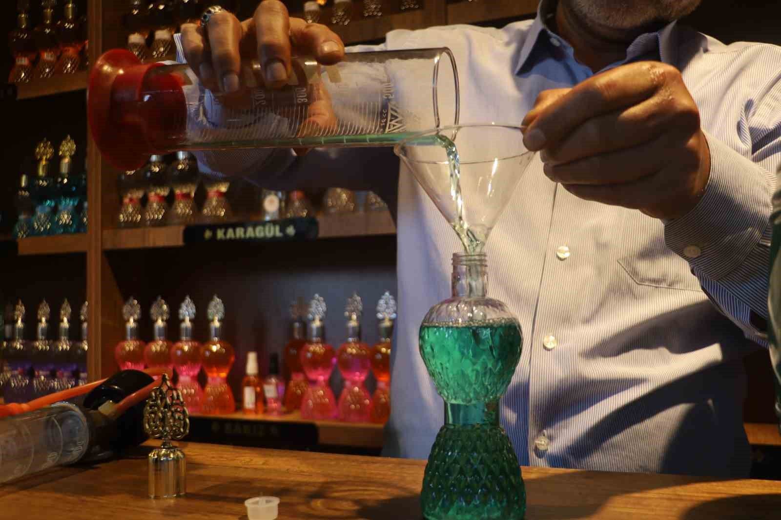 35 yıldır kolonya üreten usta,Sivas Kalesi’nin kokusunu hazırladı