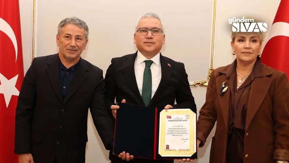 Sivas'ta Emekli Çift 1 Milyon Lira Bağışladı!